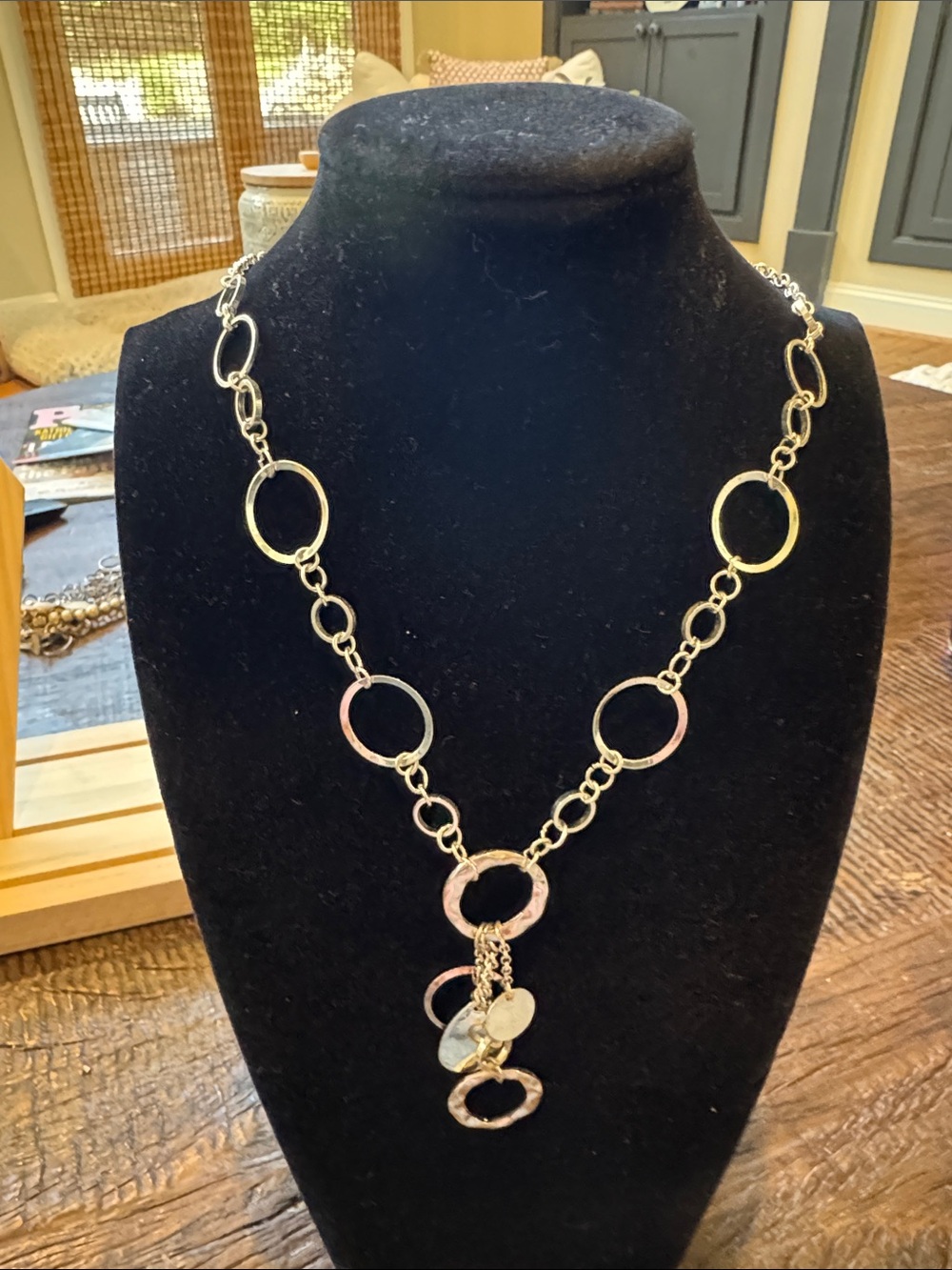 Vintage silver -Tone Linked Circle Pendant Necklace - Women Jewelry